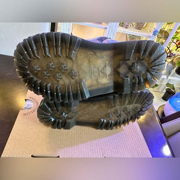 ❌SOLD❌ Dr. Martens 1460 PATENT WOODLAND LACE UP BOOTS - Picture 7 of 8